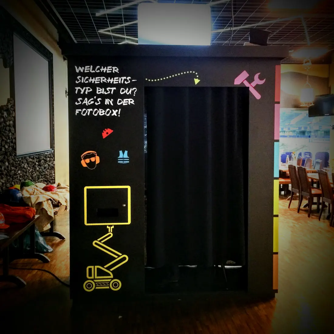 Fotobox mit Kulisse für einen Betriebsevent